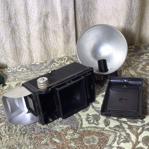 Vintage camera Flick 'n' Flash 620 Herbert George Chicago USA w/flash reflector - Picture 6 of 7